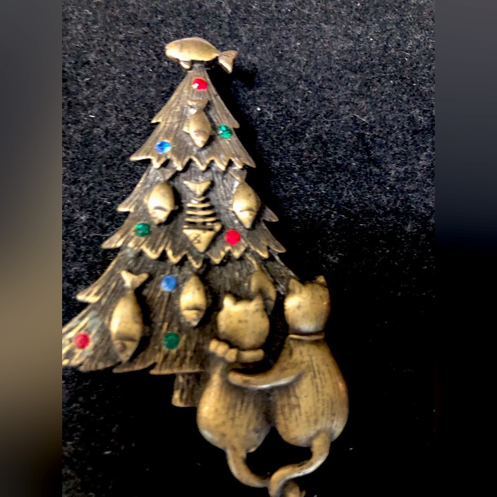 Gorgeous old vintage brooche